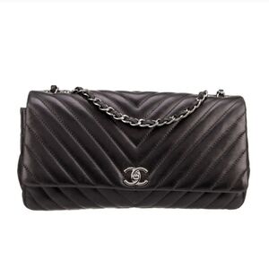 CHANEL CHEVRON CLASSIC FLAP BAG